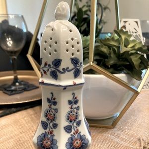 Estee Lauder 1979 Porcelain Garden Collection Powder Shaker